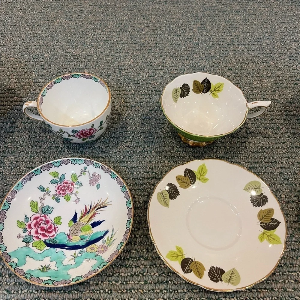 Bundle of 8 teacups and saucers